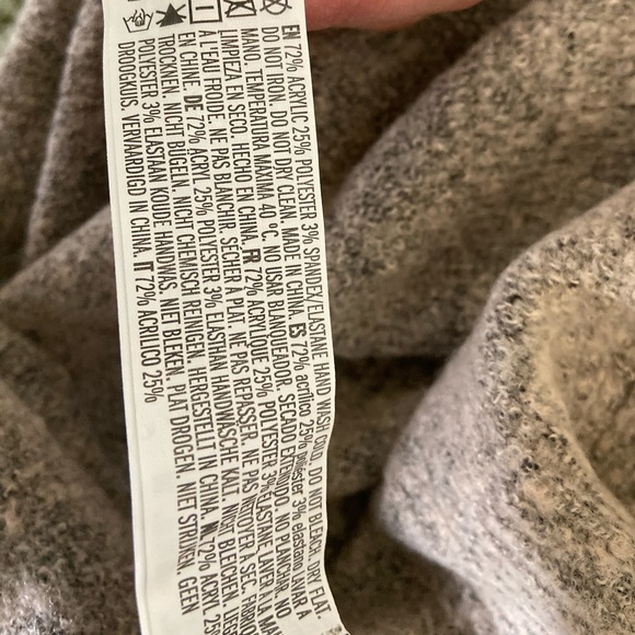 NWOT Forever 21 Deep V sweater - Picture 6 of 6